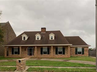 6010 Winchester Park Dr, New Orleans, LA 70128