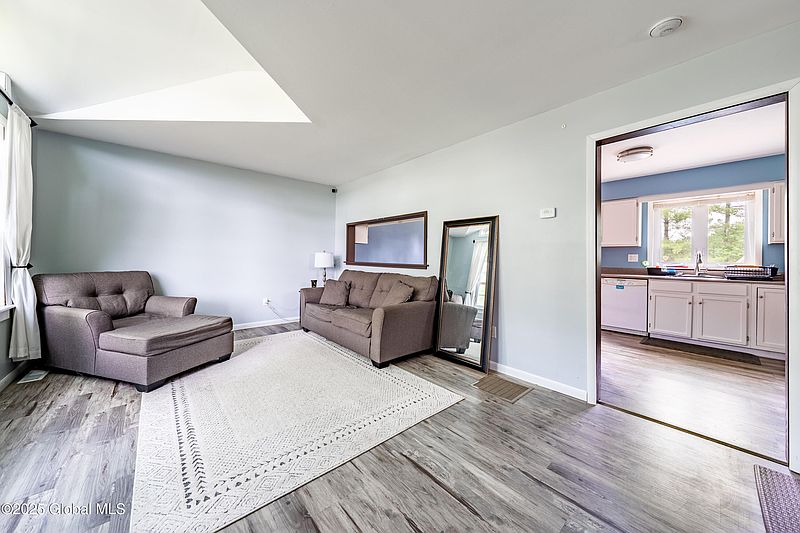 4th image of 6 Suncrest Drive