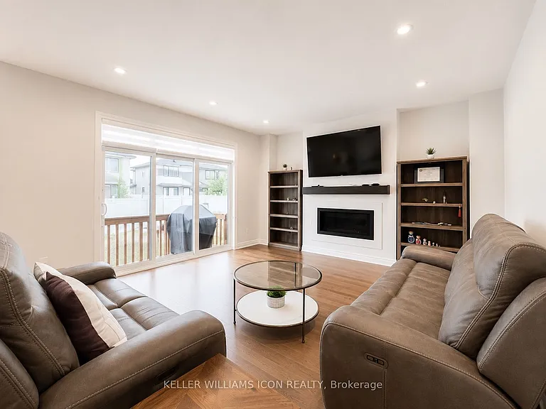 916 Ralph Hennessy Ave — Photo 6