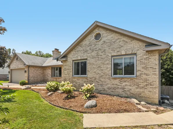 12122 220th Ave, Bristol, WI 53104