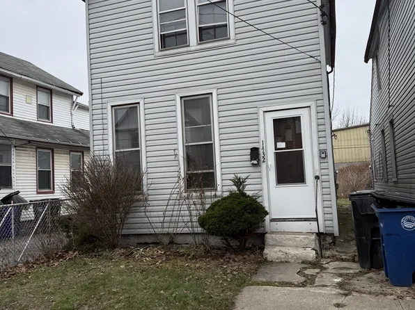 1432 E 33rd St #1, Cleveland, OH 44114