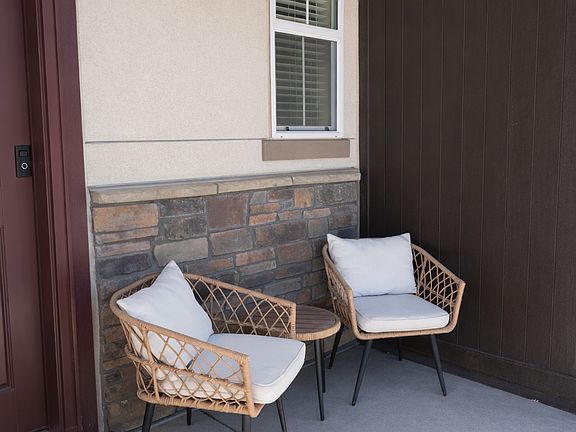 Quaint front porch and main entrance