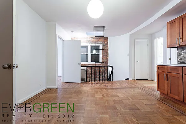 Rented by Evergreen Apartments BK | media 3