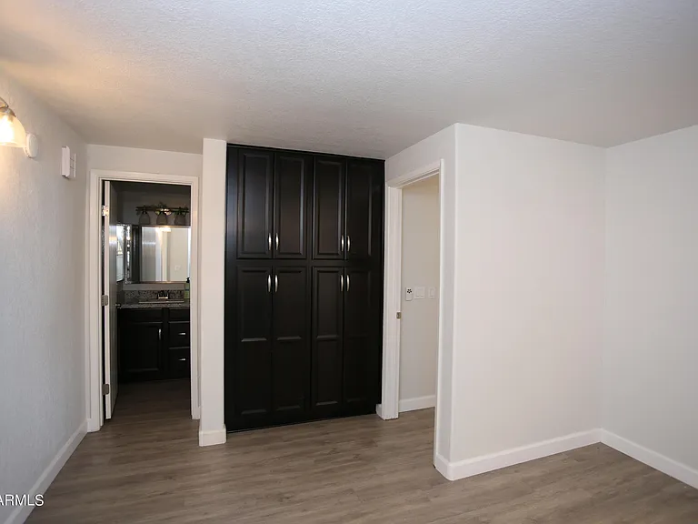924 E Manor Dr — Photo 11
