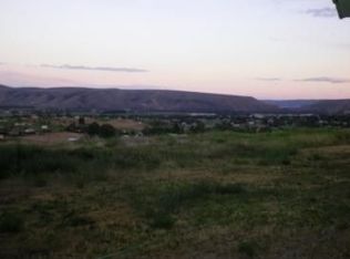 910 Gore Rd, Selah, WA 98942