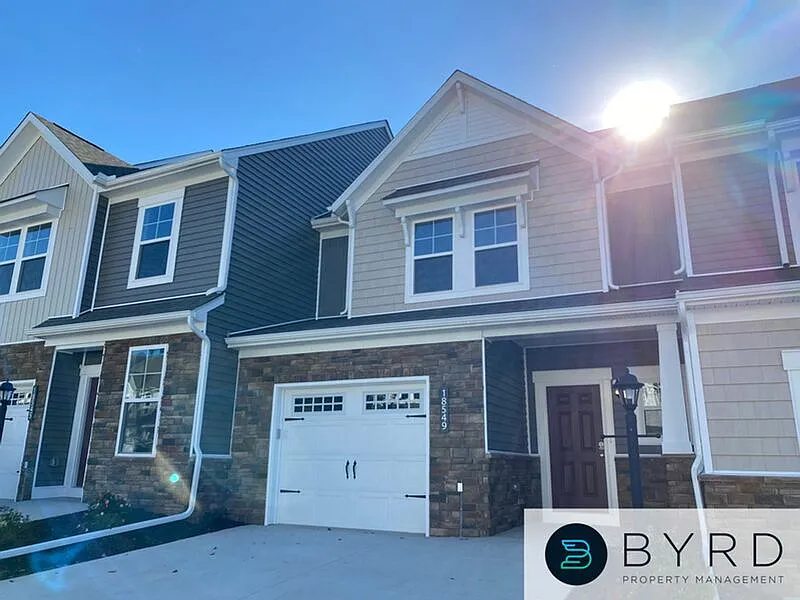 3 bed, 2.5 bath, 1836 sqft, $2,595 — Photo 2