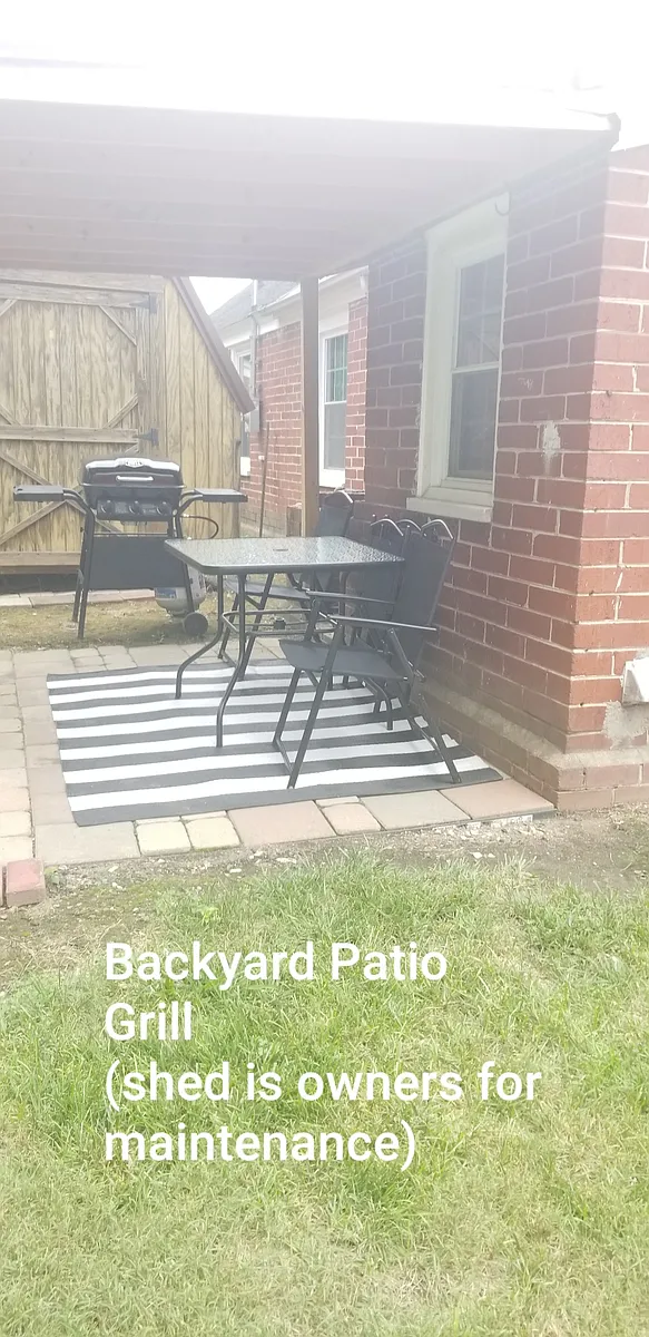 Covered back patio, table and 4 chairs, Gas Grill - Cherokee Village Dr