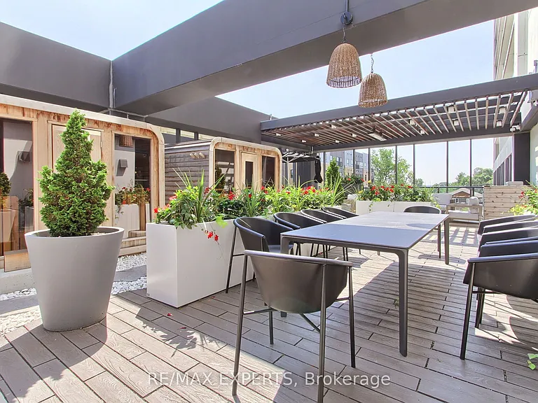 741 King St W #103 — Photo 41