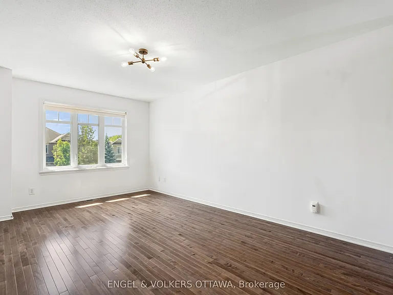729 Nakina Way — Photo 25