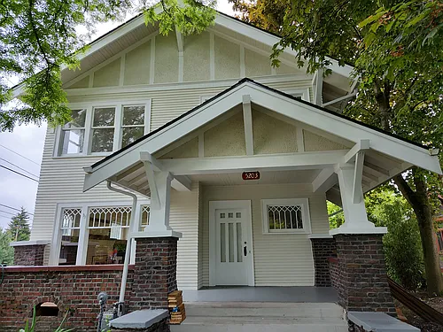5203 12th Ave NE Photo 1