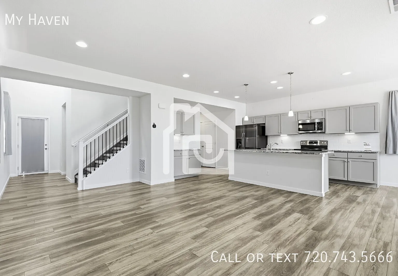 Beautiful 4 Bedroom in the New Sky Ranch Community — Photo 4