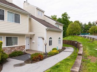 203 Crystal Hill Ln, Poughkeepsie, NY 12603