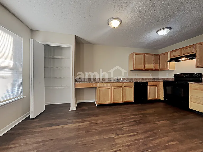 34 Frostwood Ln — Photo 4