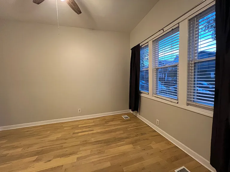 1925 N Albany Ave #1L — Photo 5