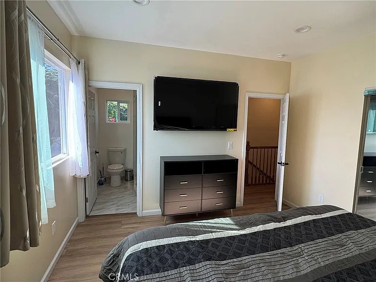 14134 Califa St — Photo 13