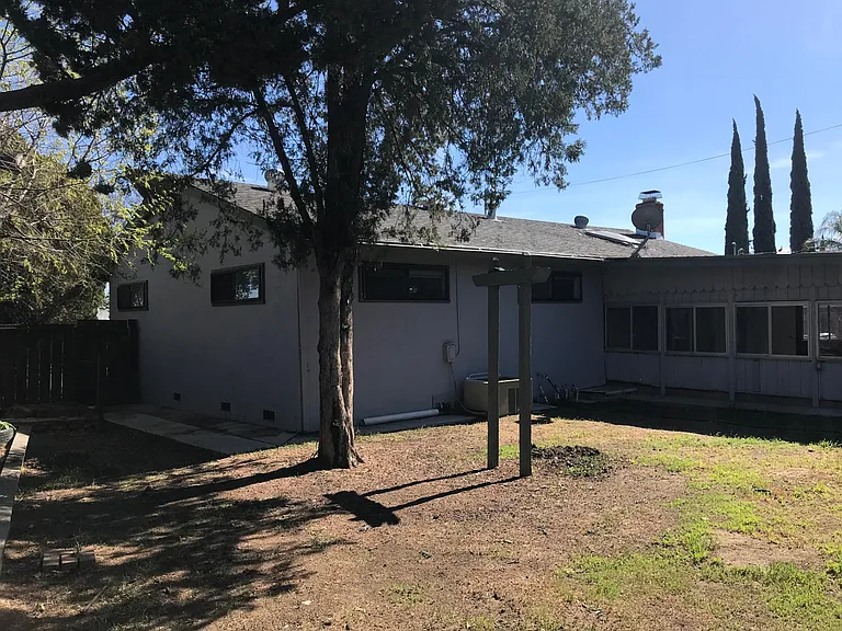 2216 Kendree St — Photo 34