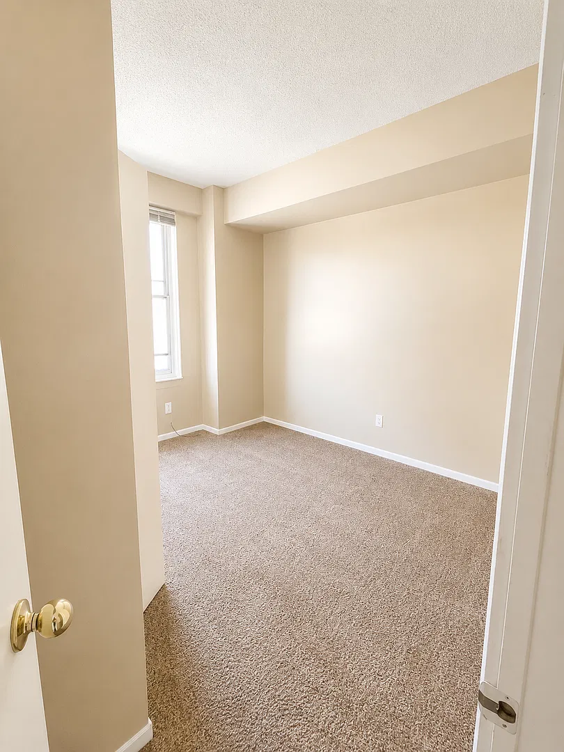 Kensington Tower Apartments — Photo 4