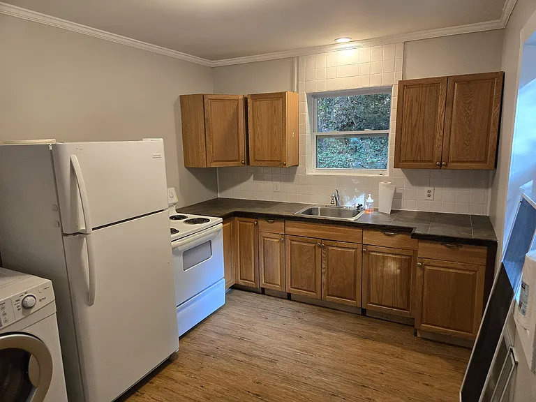 1106 Valley Park Dr — Photo 2
