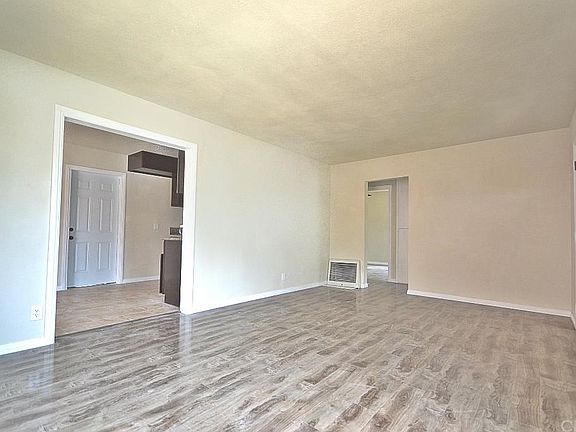 5th image of 8833 Bennett Ave