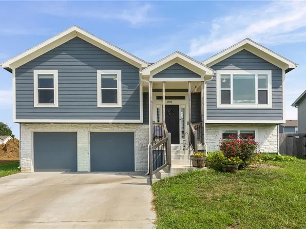 1904 Hawkview Dr, Harrisonville, MO 64701