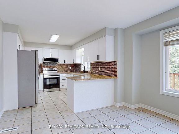 3rd image of 19 Tamarack Trl