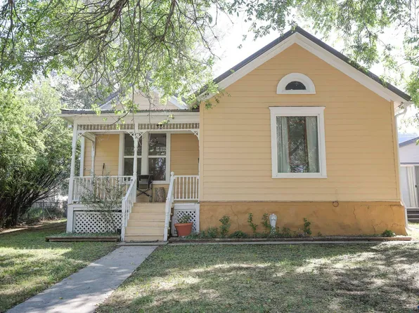 141 N 5th St, Hot Springs, SD 57747