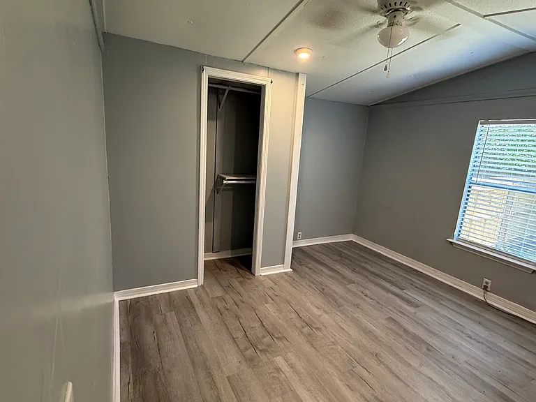 5635 Government Dr — Photo 15