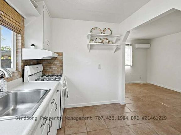 5th image of 1660 Jennings Ave