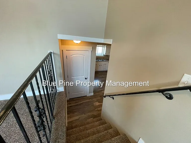 1201 N Skyline Dr #4 — Photo 4