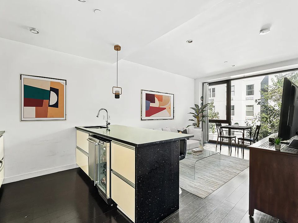 1st image of 29 Montrose Ave APT 3B