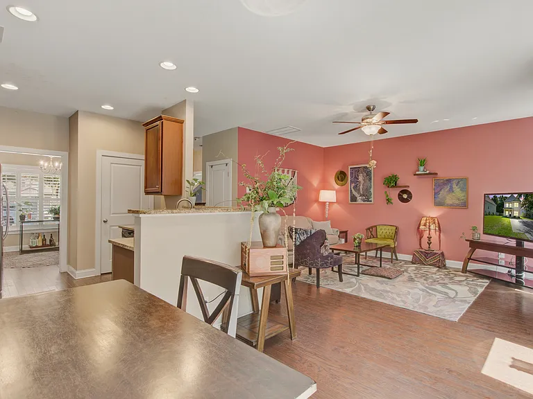 21 Oak Forest Dr #B — Photo 2