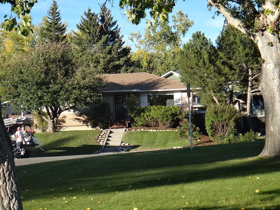 1st image of 280 Carragana Cres NW