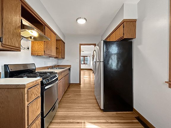 5th image of 879 19th Ave SE
