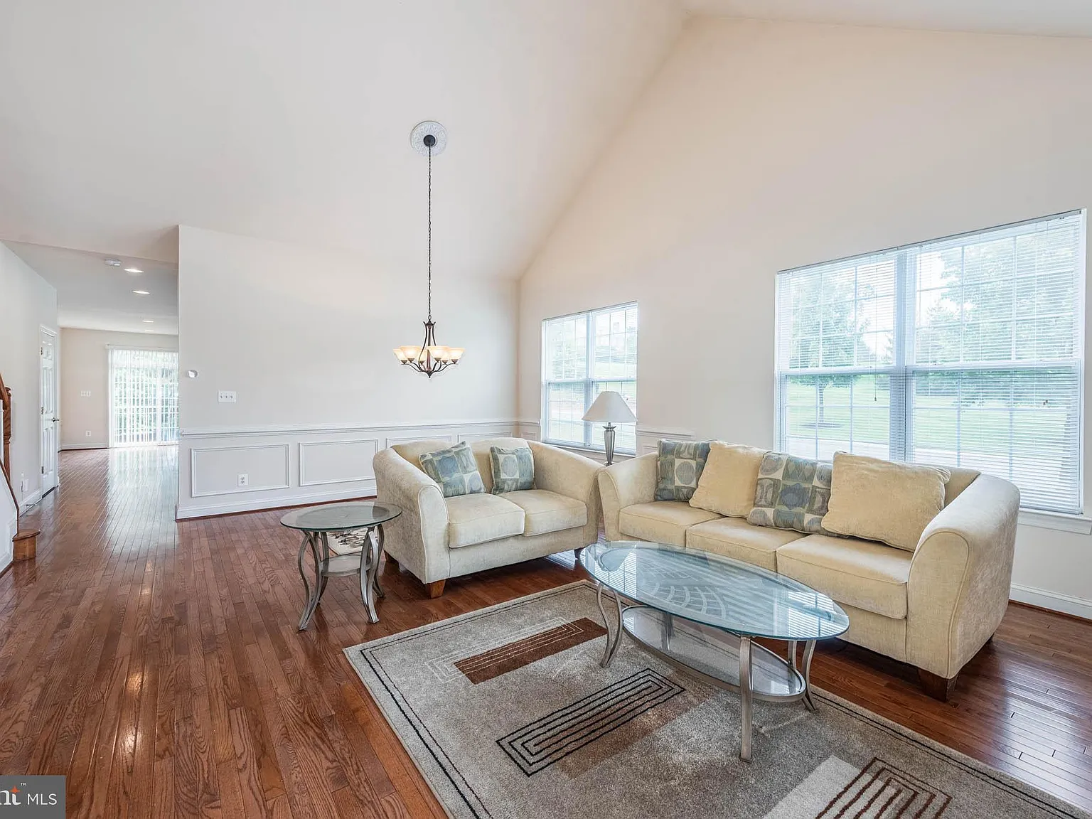 3 bed, 3.0 bath, 2990 sqft, $3,600 — Photo 4