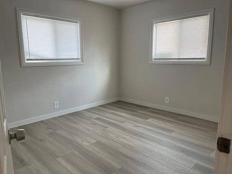 526 Wood St — Photo 4