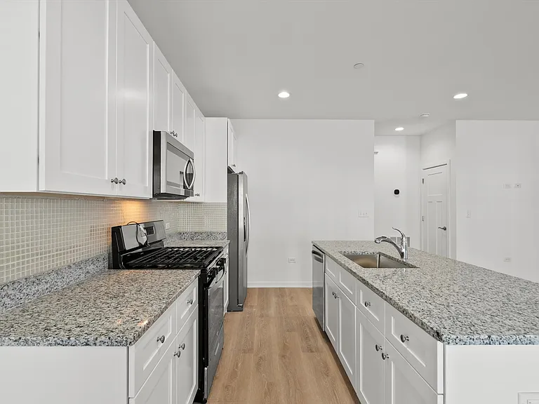 1057 Gillespie Ln — Photo 4