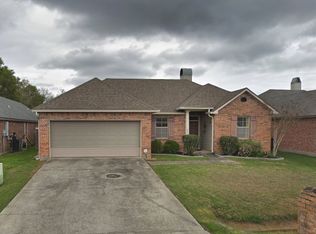 114 Country Village Dr, Youngsville, LA 70592