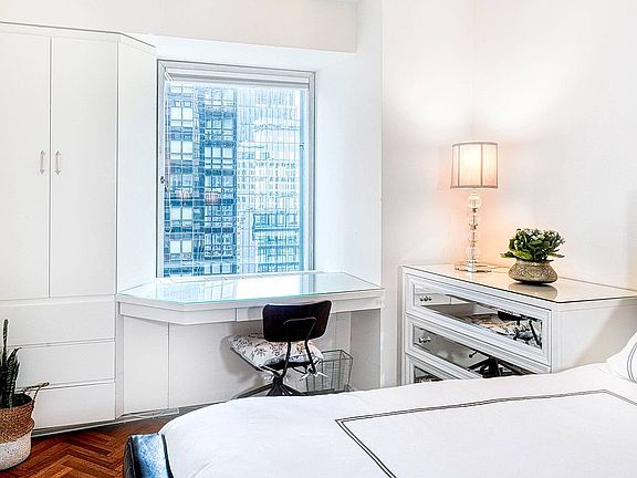 3rd image of 150 W 56th St APT 3104