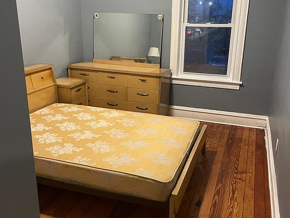 4th image of 1823 Pleasant St #2