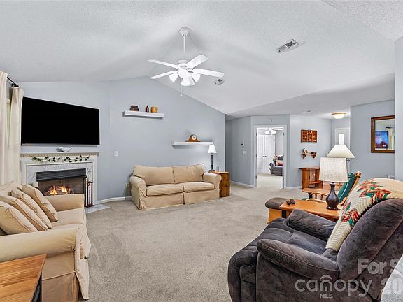 4th image of 104 Parkers Grove Ln