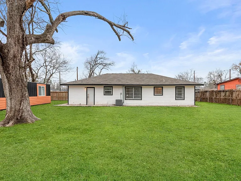 7938 Snowden St — Photo 33