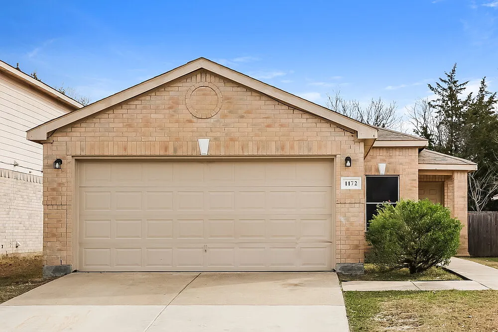 3 bed, 2.0 bath, 1339 sqft, $1,935 — Photo 1