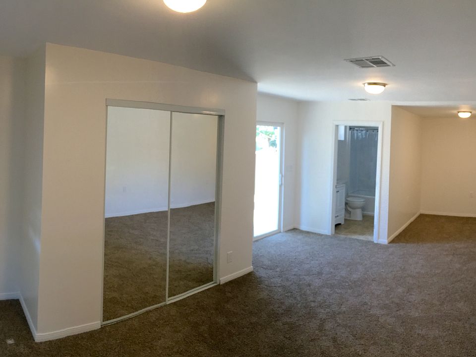 1st image of 7433 Oakdale Ave