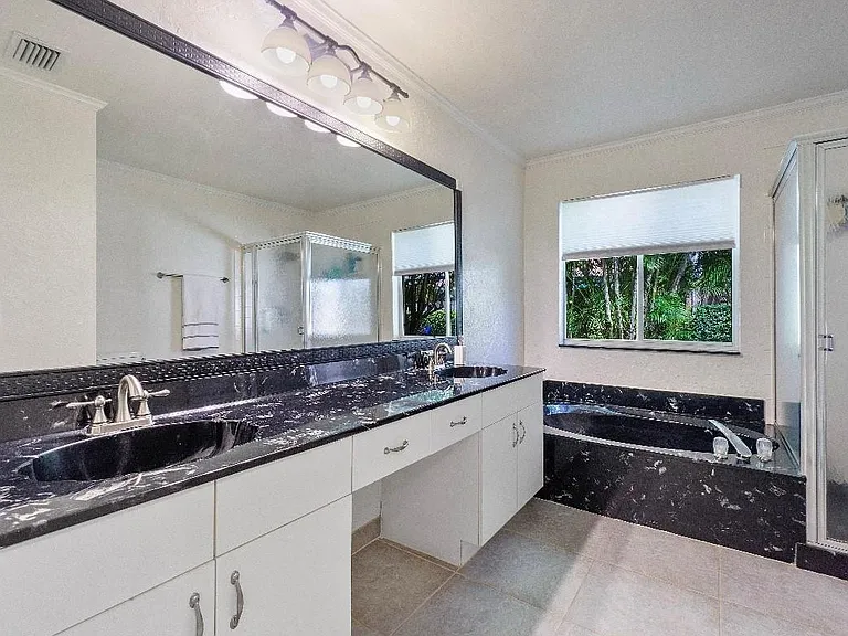6165 NW 77th Pl — Photo 13