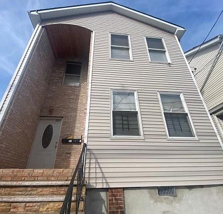 2nd image of 79 Aldine St Floor 2