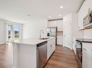 851 Sunshower Dr, Lady Lake, FL 32159