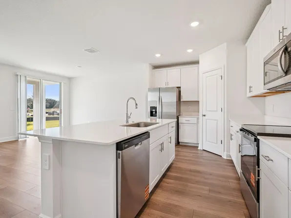 851 Sunshower Dr, Lady Lake, FL 32159