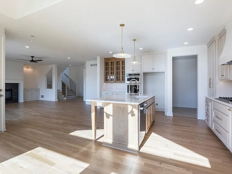21911 Parkview Dr — Photo 20