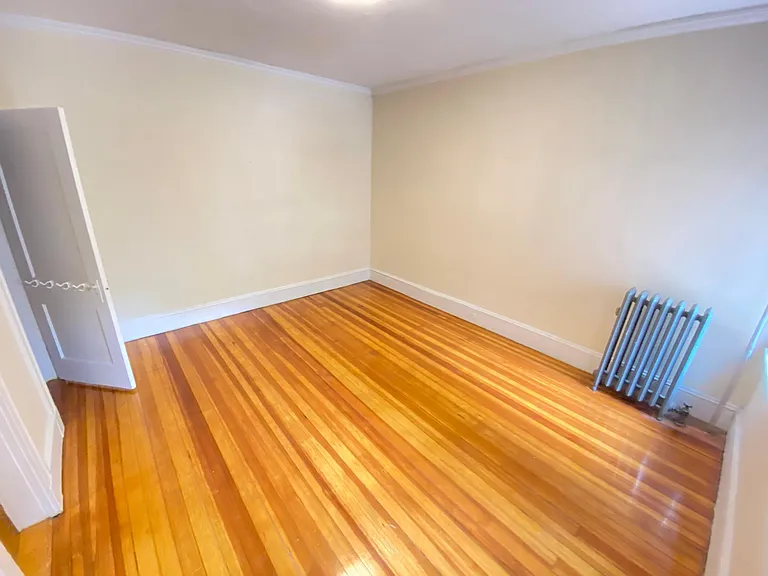 19 Hamilton Rd — Photo 1