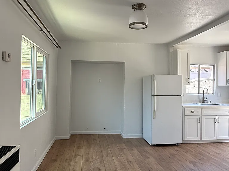647 W Avenue 28 — Photo 4